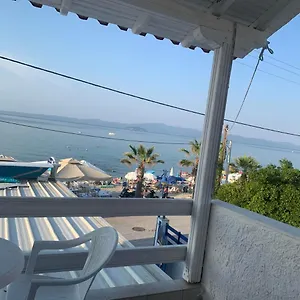 κάντε κράτηση εδώ