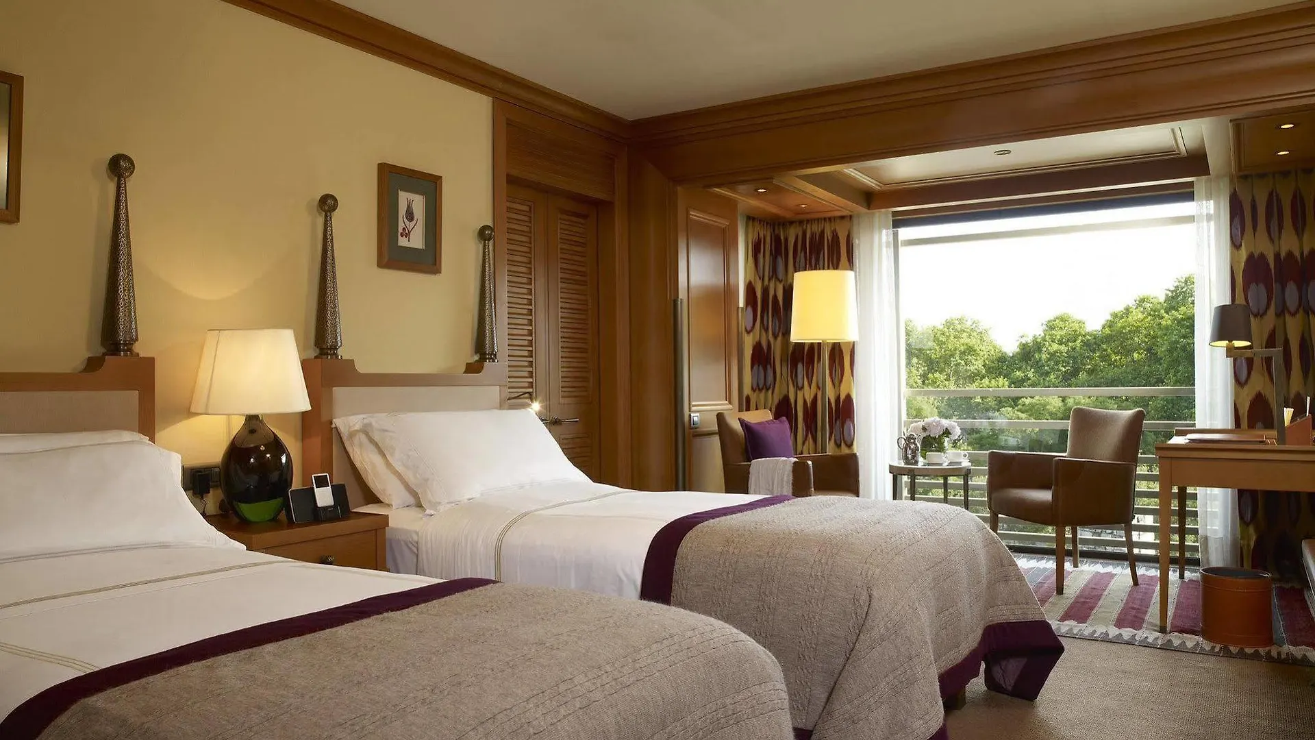 Divan Istanbul 5*,